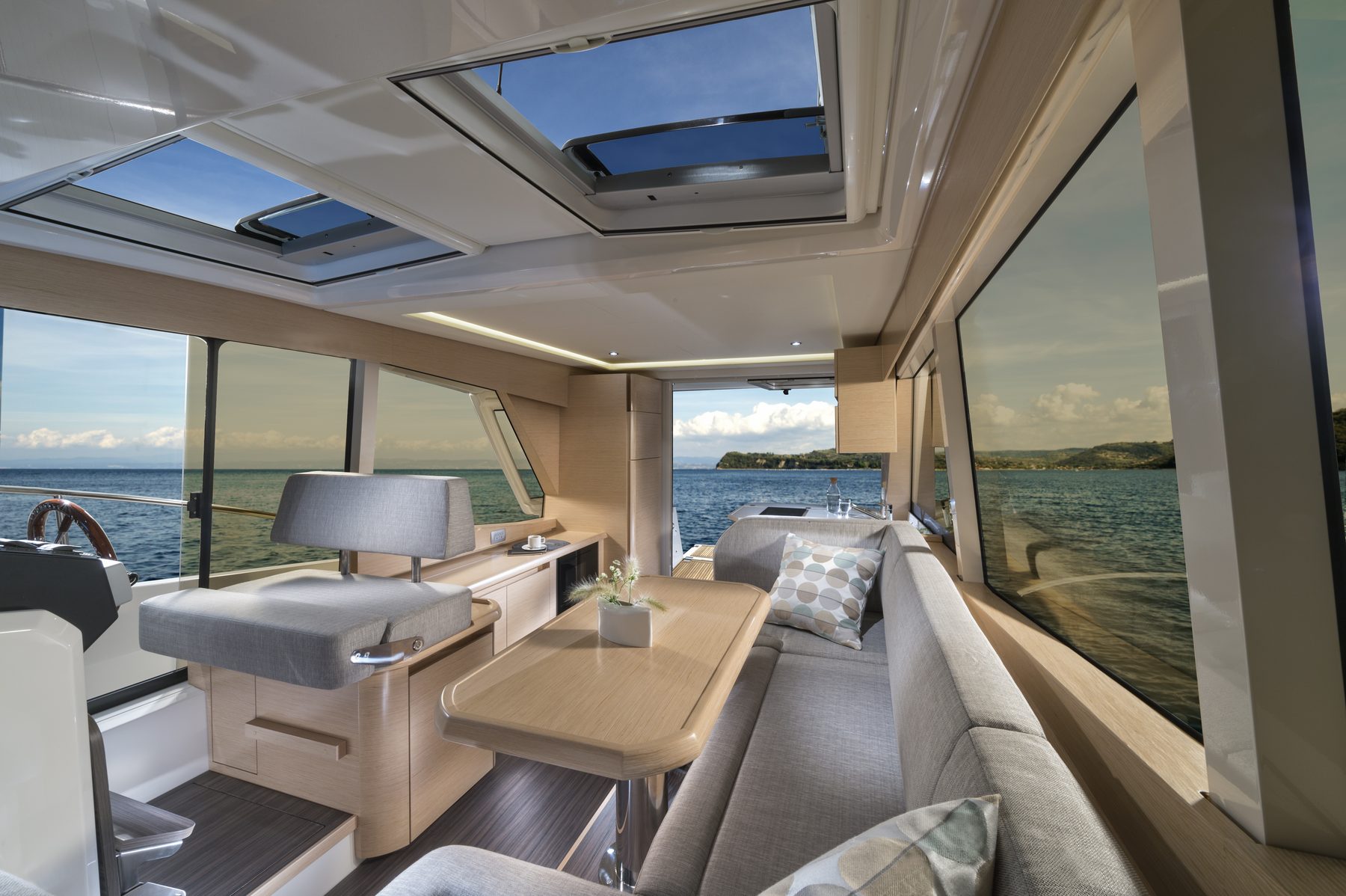 Helm seating and dinette, sea view aft